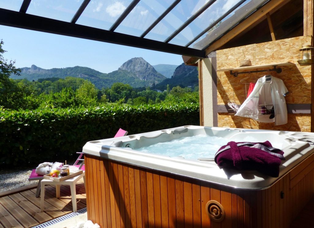 Envie d'un jacuzzi face à la montagne ?